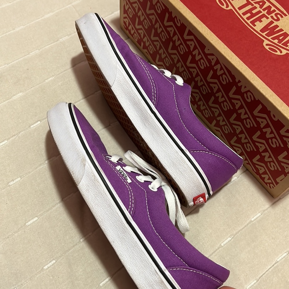 Vans - Picture 3 of 6